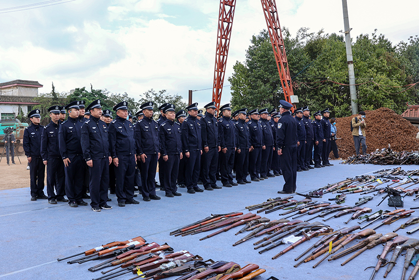 集中销毁现场。昆明市公安局供图