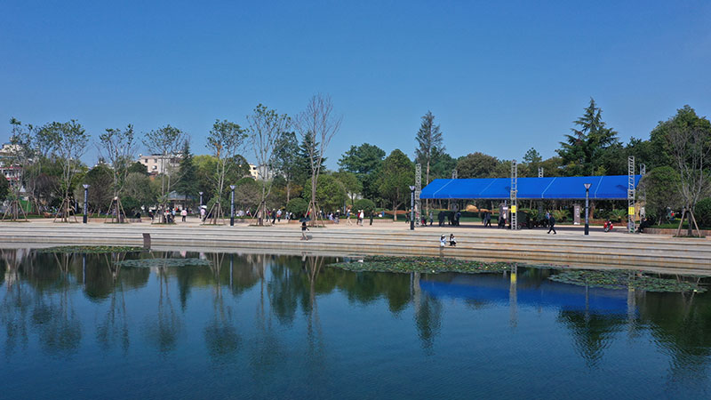 师宗县通玄河·河滨公园一角。