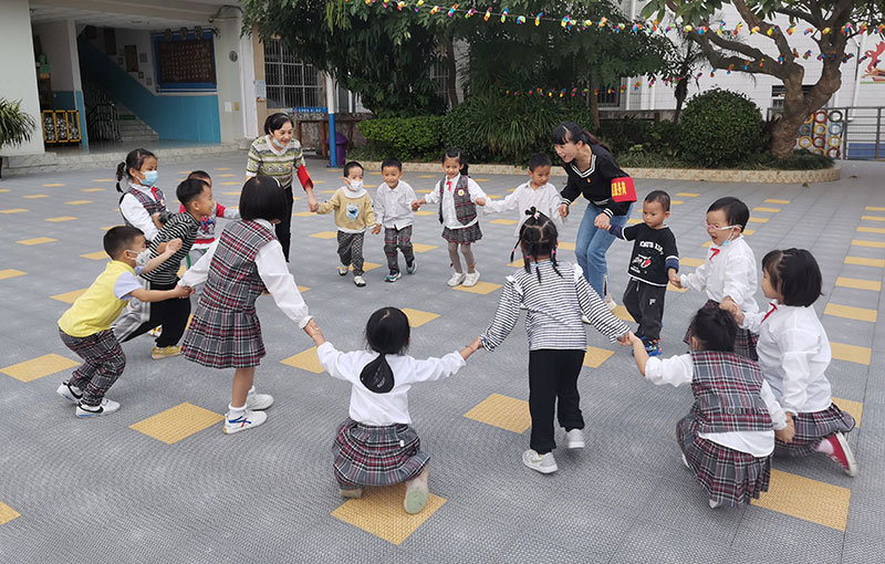 县第一幼儿园开展课后延时服务活动。