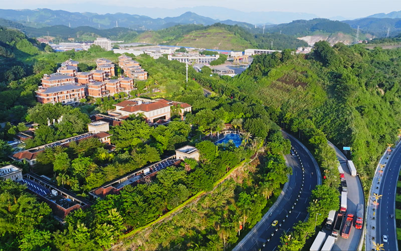 河口边境经济合作区绿美园区建设实景图。云南省工业和信息化厅供图