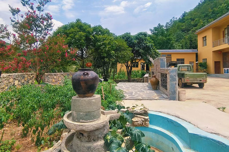 杨家寨村村民庭院。