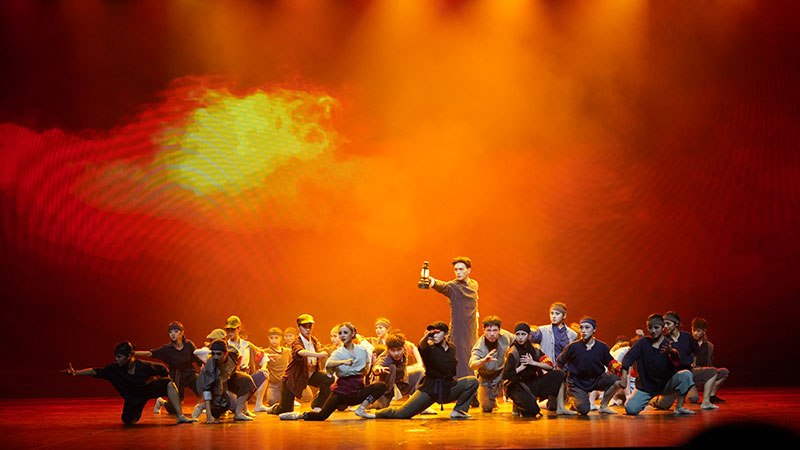 蒙自红色史诗舞剧《马灯》演出。蒙自市融媒体中心供图1