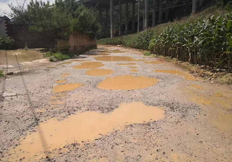 乐律公路新旧照片对比。西山区融媒体中心供图