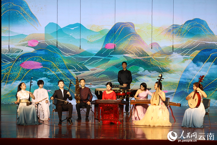 “2023中國民族音樂傳承日”開幕式音樂會在雲南省曲靖市舉行，《茶馬》演出現場。 人民網記者 李發興攝