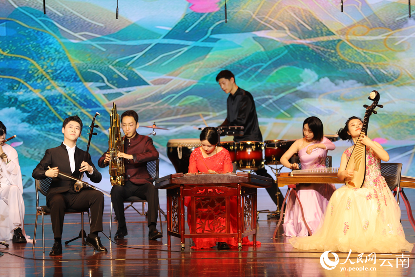 “2023中國民族音樂傳承日”開幕式音樂會在雲南省曲靖市舉行，《茶馬》演出現場。 人民網記者 李發興攝