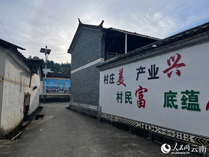 村子一角。人民网记者 程浩摄