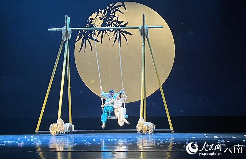 原创民族舞剧《勐相耿坎·傣拳师》演出现场。人民网 尹馨摄