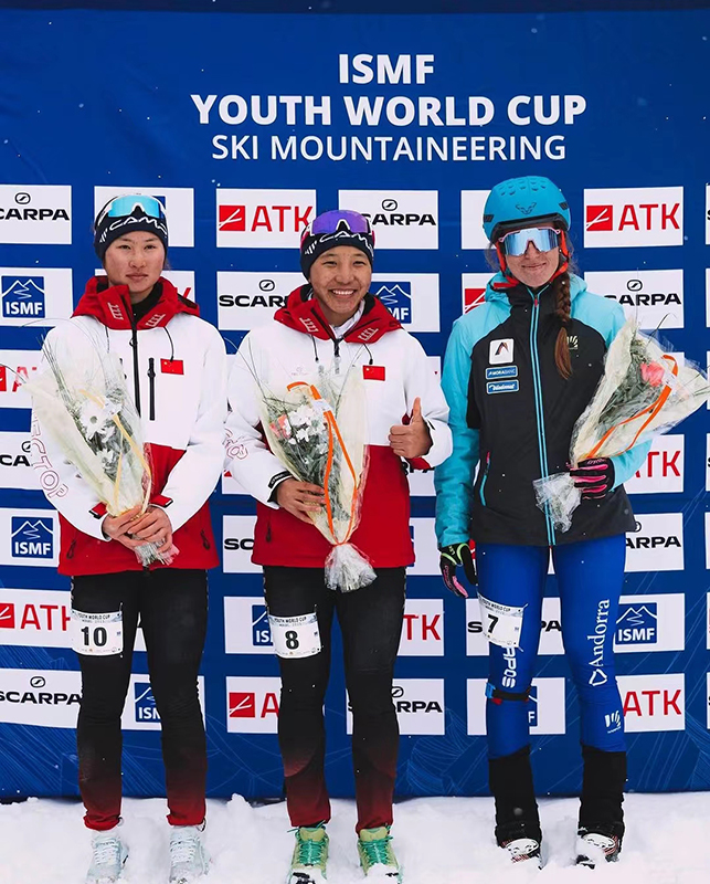 云南滑雪运动员卯升梅，法国摘铜