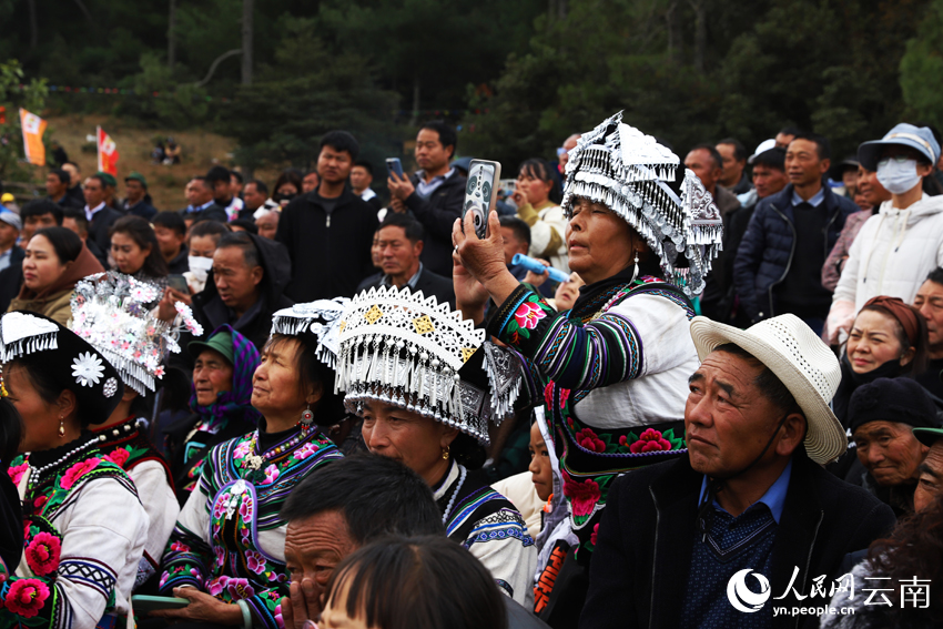 开幕式现场气氛热烈。人民网记者 刘怡摄