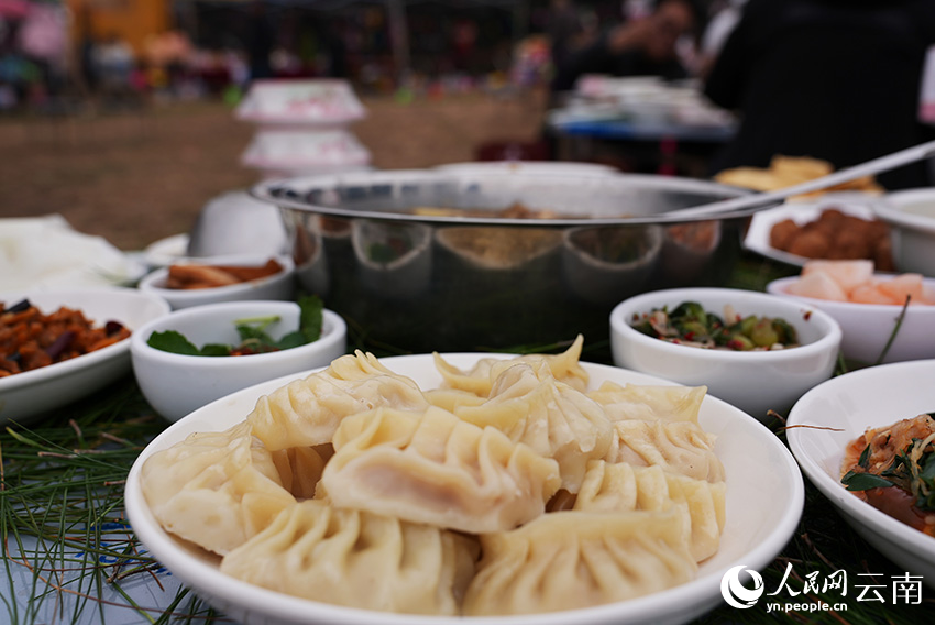 萝卜宴里的萝卜饺。人民网记者 刘怡摄