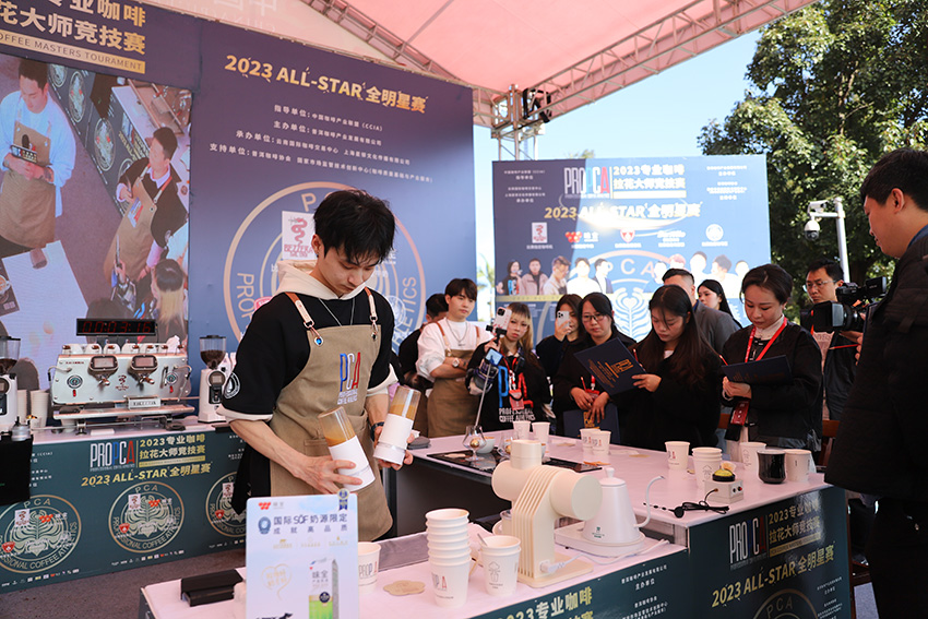 参赛选手在比赛中。人民网记者 李发兴摄