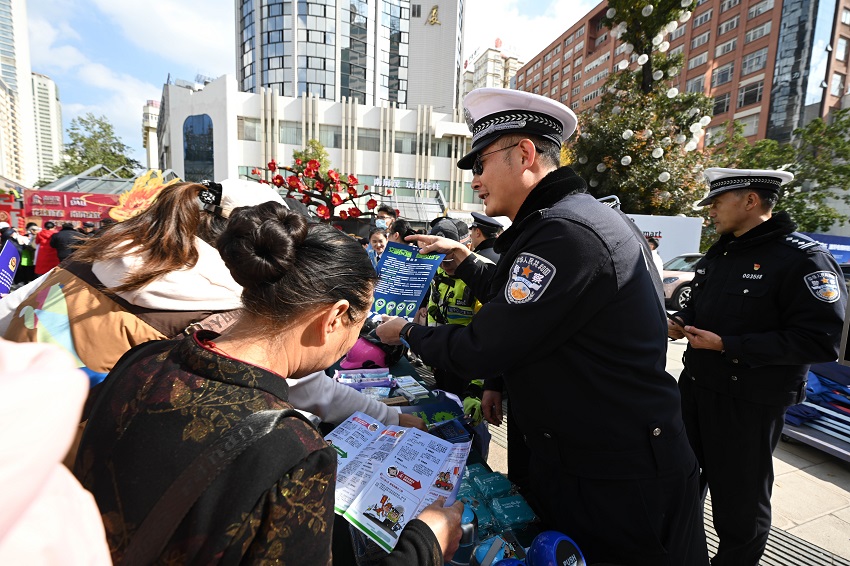 昆明公安开展庆祝中国人民警察节主题活动。昆明市公安局供图