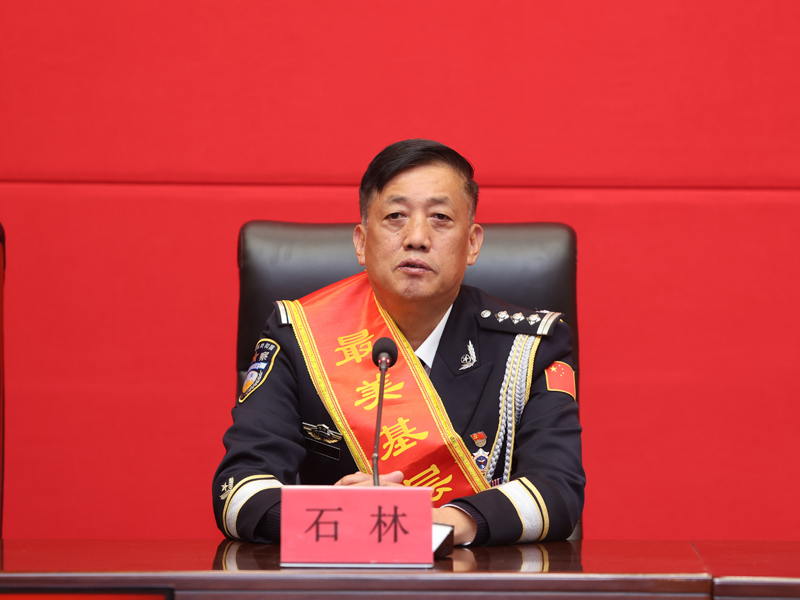 【3】臨滄市耿馬縣公安局四級高級警長石林進行先進事跡發布。雲南省公安廳供圖.jpg