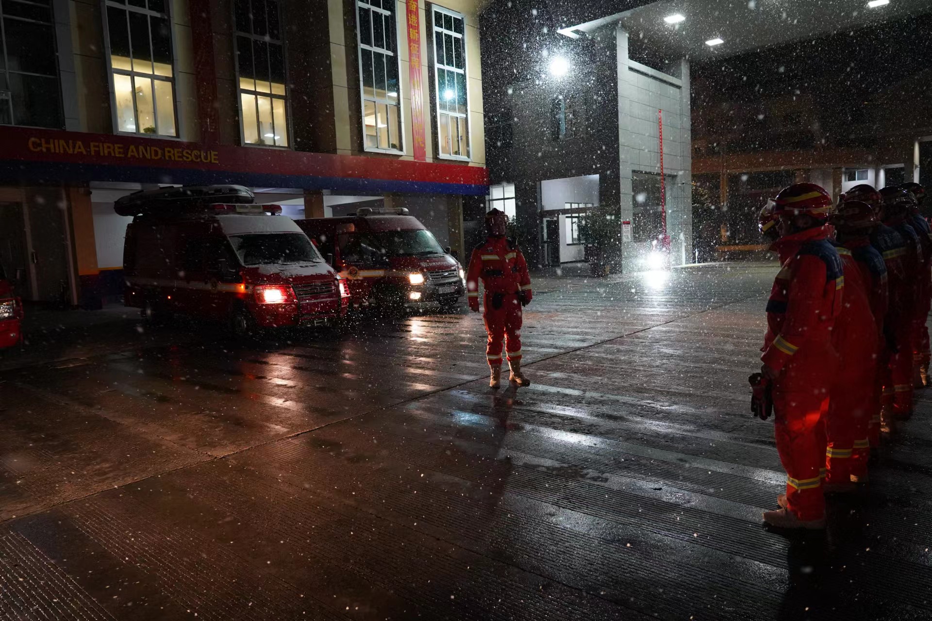 昭通市消防救援支队紧急出动赶赴现场开展救援。昭通市消防救援支队供图