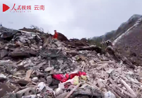 云南镇雄突发山体滑坡