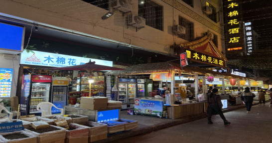 木棉花便利店外景。郑昊峰摄