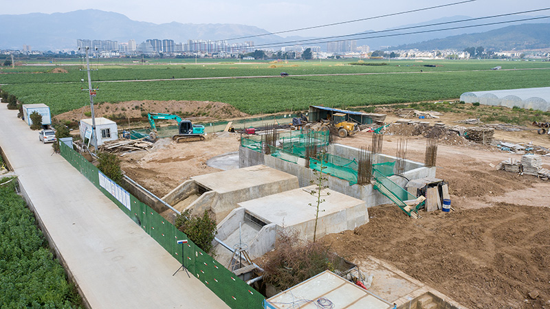 正在建设中的澄江市抚仙湖流域农业水资源循环利用工程（二期）二横渠调蓄带水回用二级泵站。陈超摄