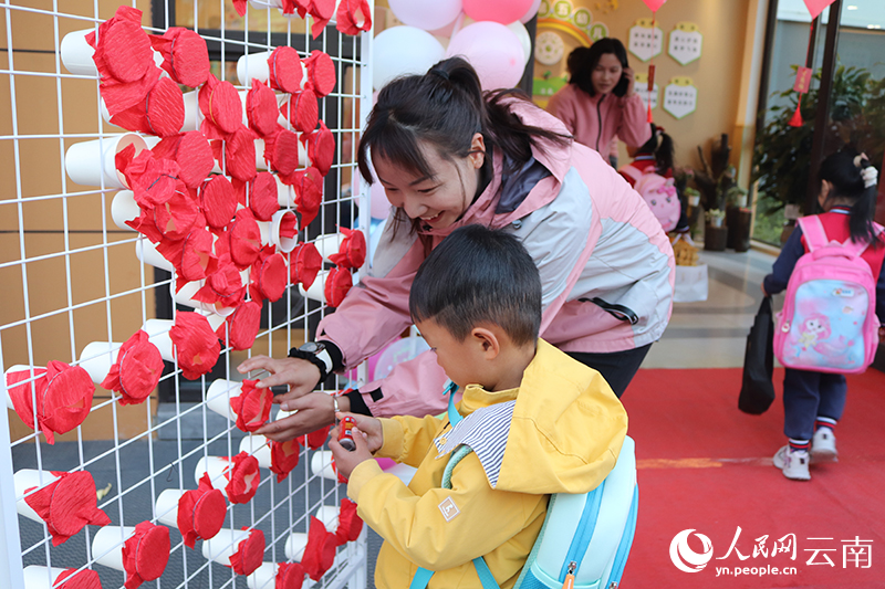 安宁市第五幼儿园迎来了新学期。贾建荣摄
