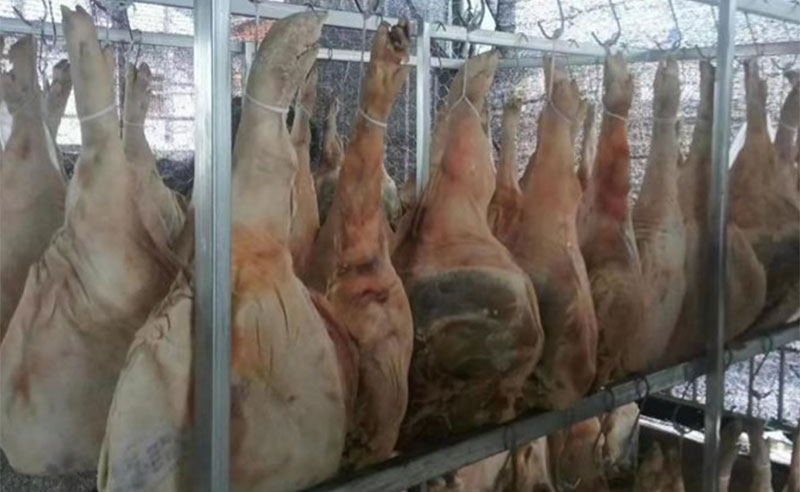 食品加工坊火腿腌制。