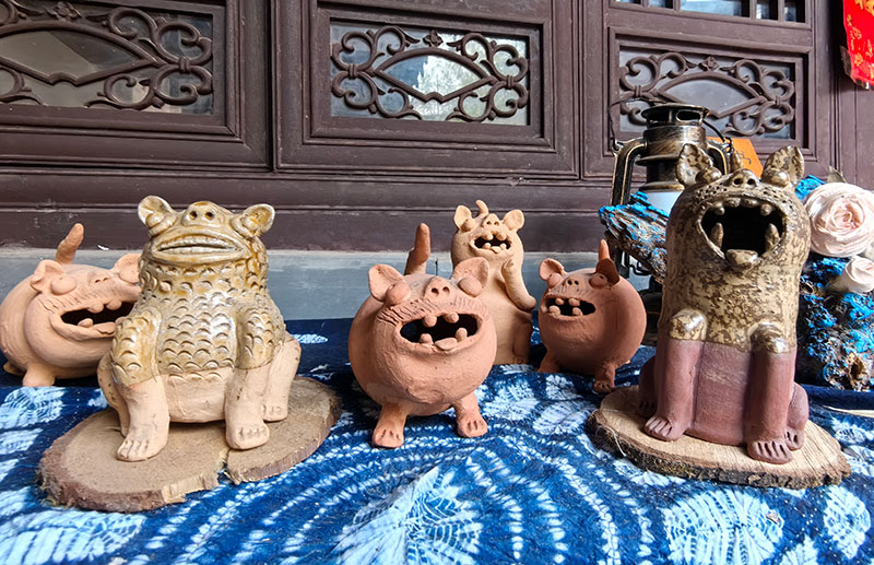 七宣村的特色土陶工艺品。吴敏摄