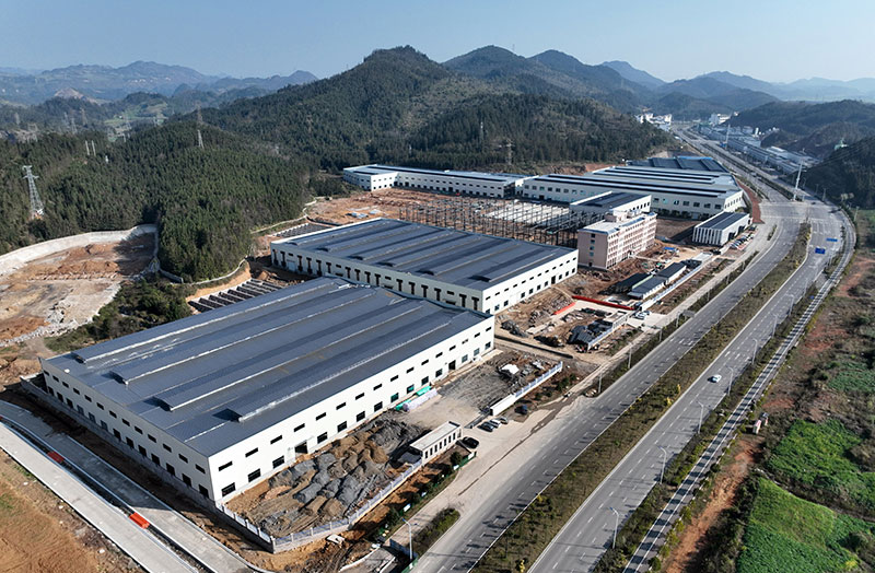 正在建设中的罗平国际水晶产业园。
