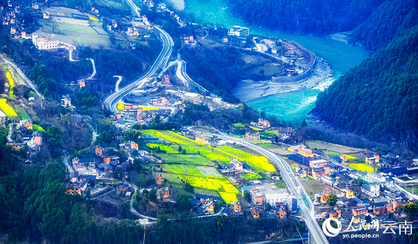 怒江美丽公路（丙中洛重丁村段）。张晋康摄