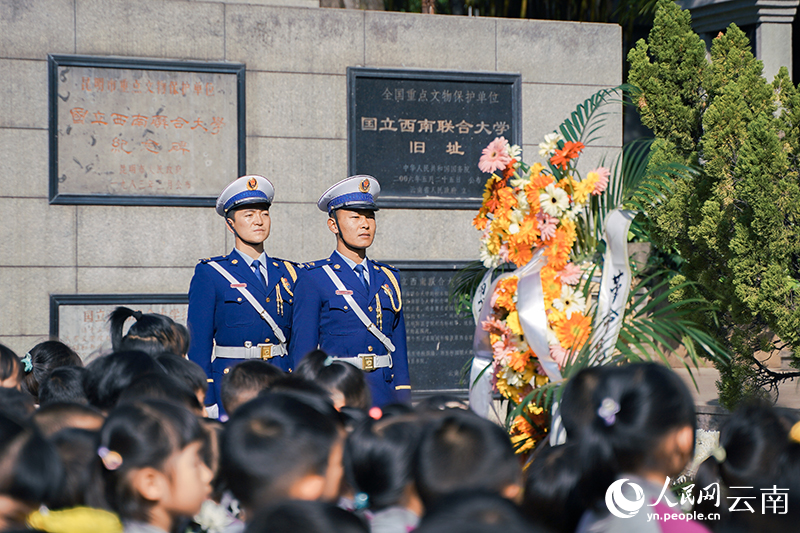 西南联大博物馆举行“清明祭英烈”活动。人民网记者 蔡树菁摄