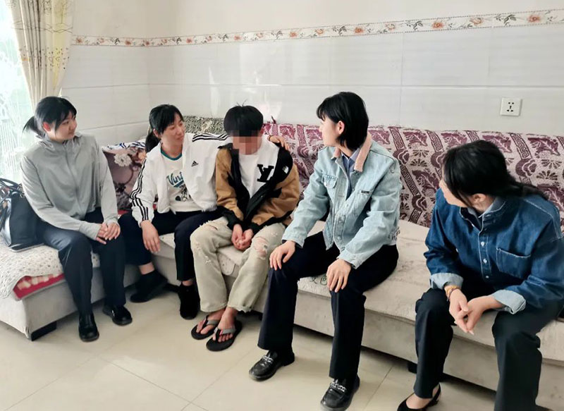 【2】“巾幗辦案先鋒隊”開展不良行為未成年大走訪活動。楚雄公安供圖