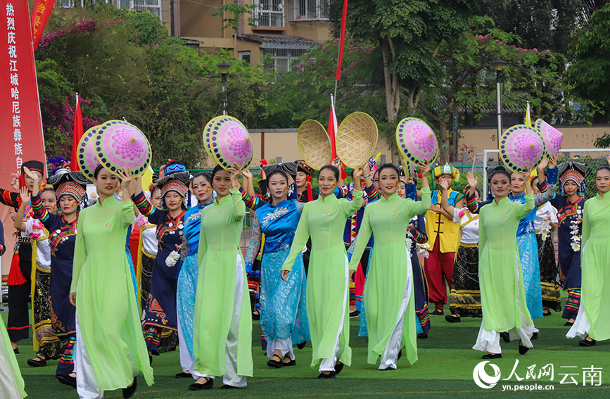 庆祝大会现场。人民网记者 虎遵会摄