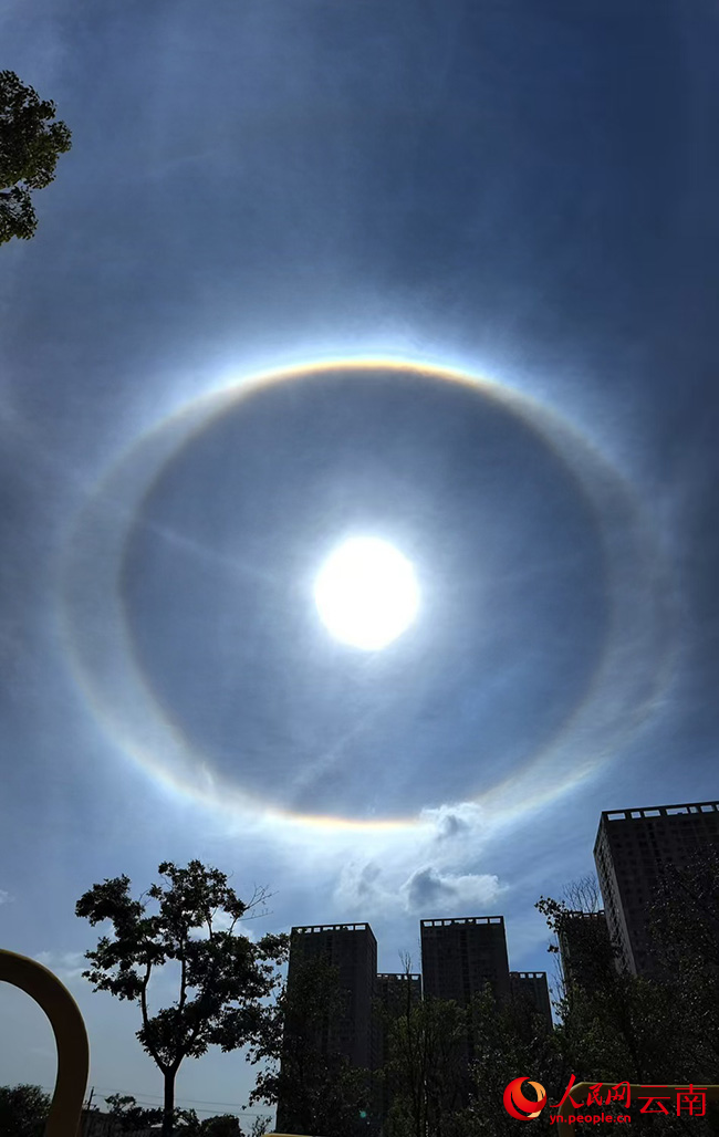 5月21日，昆明上空出現日暈。崔永江攝