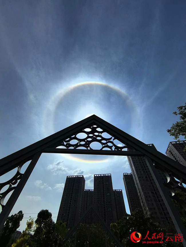 5月21日，昆明上空出現日暈。崔永江攝