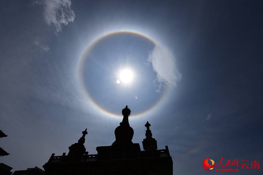 5月21日，昆明上空出現日暈。王正鵬攝