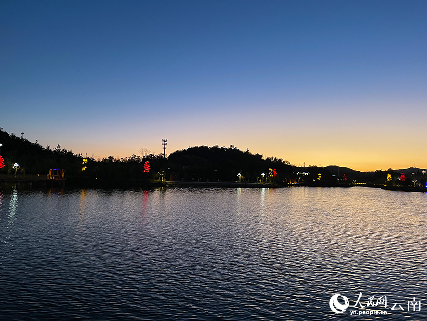  Urban wetland park in the evening. Photographed by Cheng Hao, a reporter of People's Daily Online