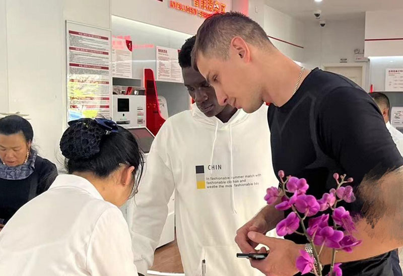工商银行昆明分行为境外来华人员提供服务