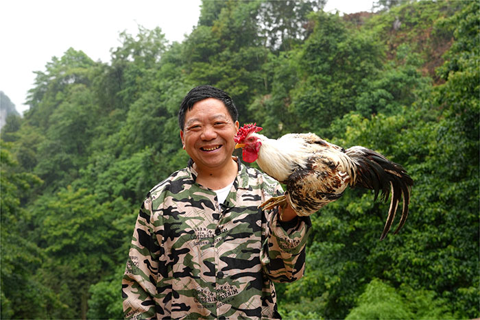 5月29日，李紹恆和他養殖的鵲山雞