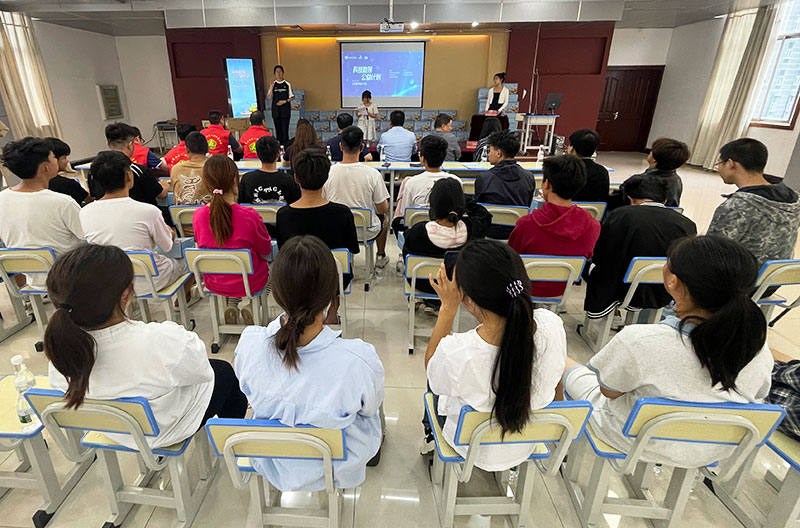 捐赠仪式现场。云南省残疾人联合会供图
