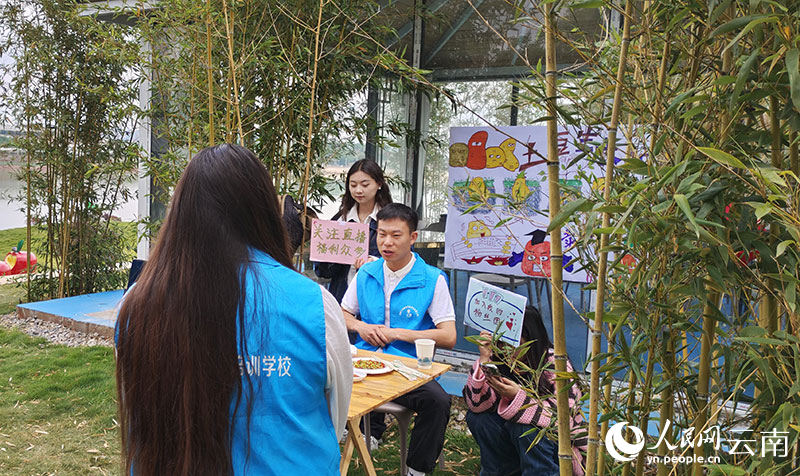 网络创业培训。罗选恩摄