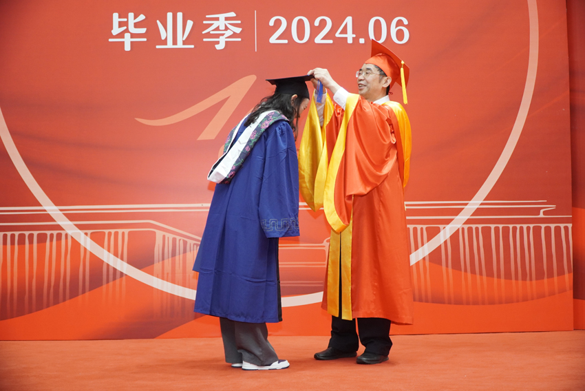 毕业典礼现场。昆明医科大学供图