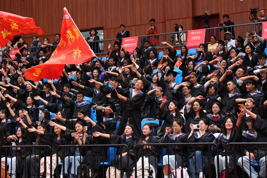 毕业典礼现场。昆明医科大学供图
