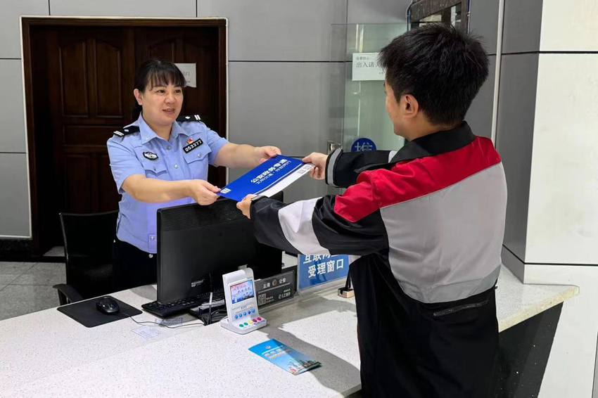 大理州公安交管部門推行快遞上門服務。大理公安供圖