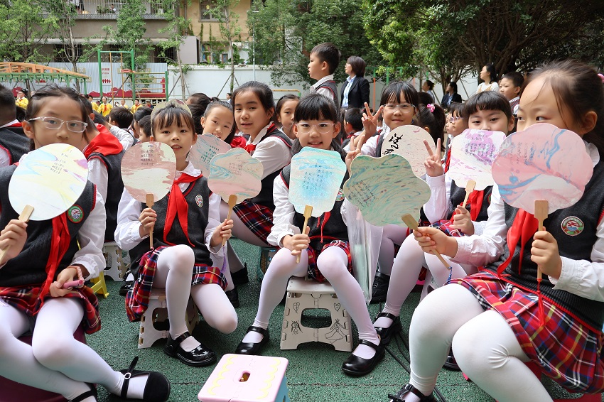 校庆活动现场。新闻路小学供图