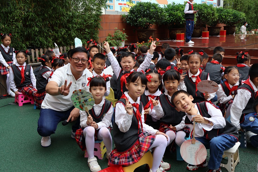 校庆活动现场。新闻路小学供图