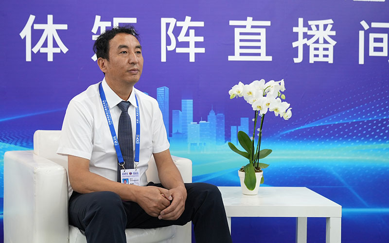 【2】云南省迪庆藏族自治州开发投资集团有限公司旗下石卡雪山景区负责人墨文宝接受媒体访问。迪庆藏族自治州开发投资集团有限公司供图