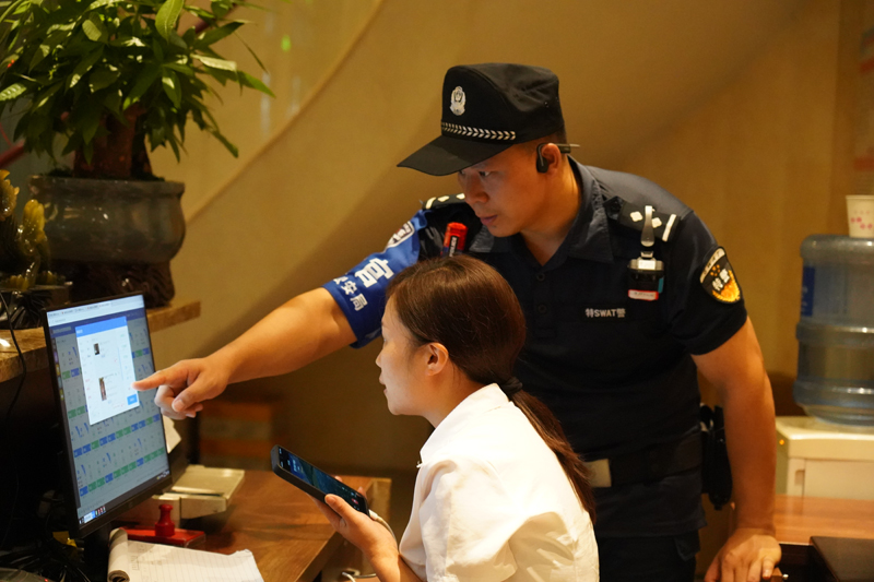3昭通公安開展夏夜治安巡查宣防第二次集中統一行動。昭通公安供圖.jpg