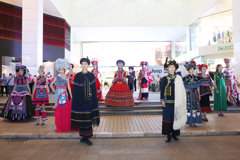 【3】9月29日，“有一种叫云南的生活·绣美楚雄”昆明快闪秀活动。楚雄州融媒体中心-供图.jpg