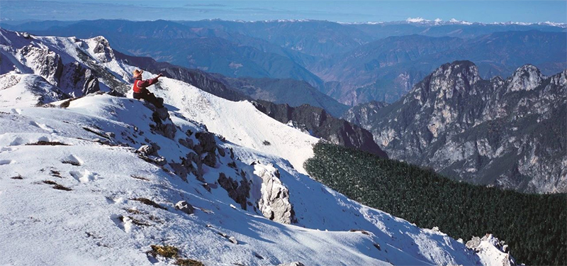 石卡雪山美景。