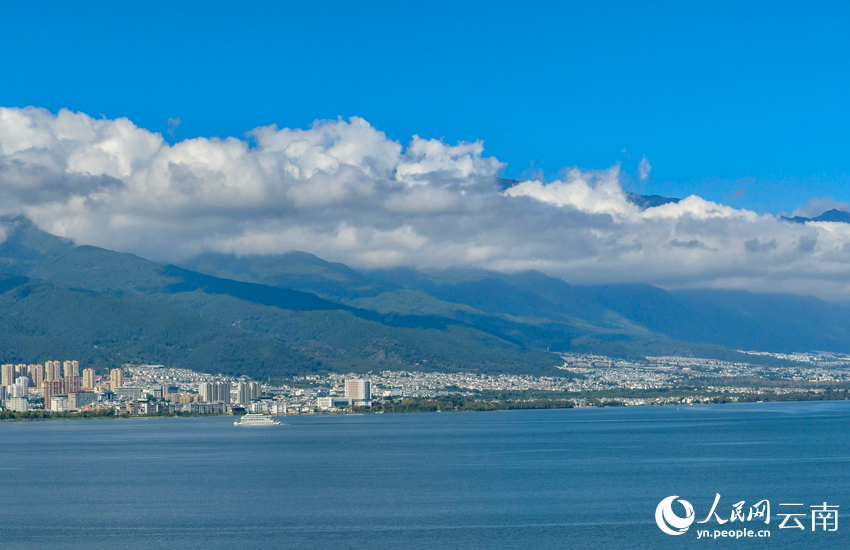 蒼山“玉帶雲”美景。董孟良攝