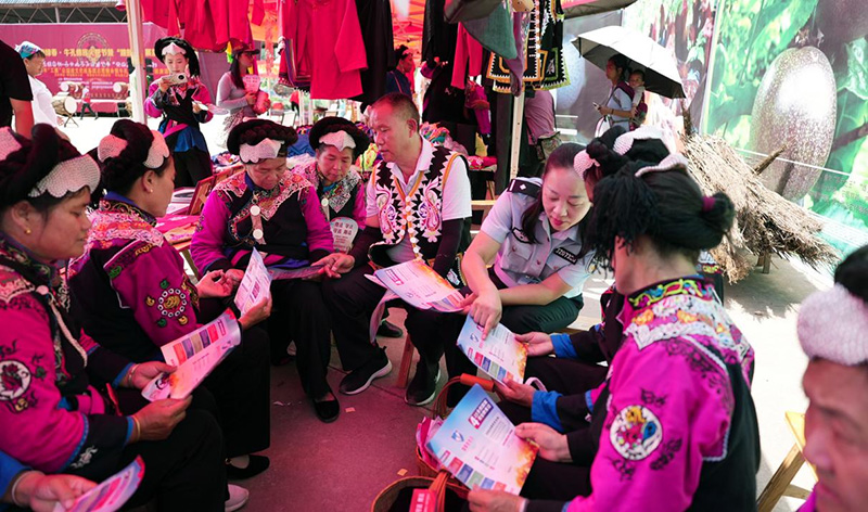 绿春县司法局利用彝族火把节开展民俗普法--绿春县司法局提供1