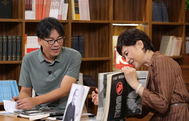 央视科教频道《读书》栏目播出了“名刊往事《大家》1