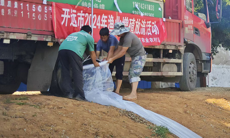 增殖放流活动。曹梦婷摄